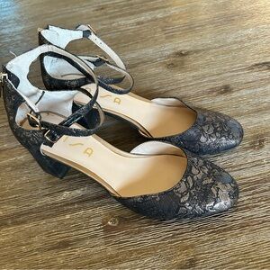 Unisa Women's Metallic‎ Gold Black Lace Block Heel Size 9 Round Toe Shoes